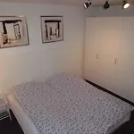 Give City Apartments アパート ギブ