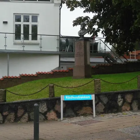 Give City Apartments *